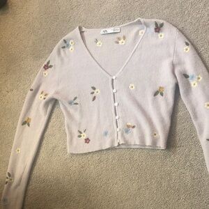 Zara Light Lavender V-Neck Sweater with Floral Details